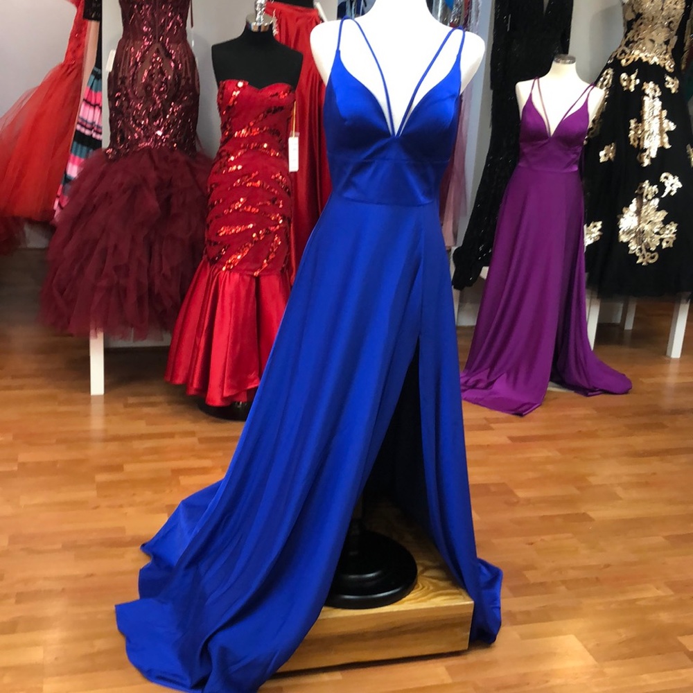⭐️SOLD OUT⭐️ Royal blue prom dress - Picture 1 of 7